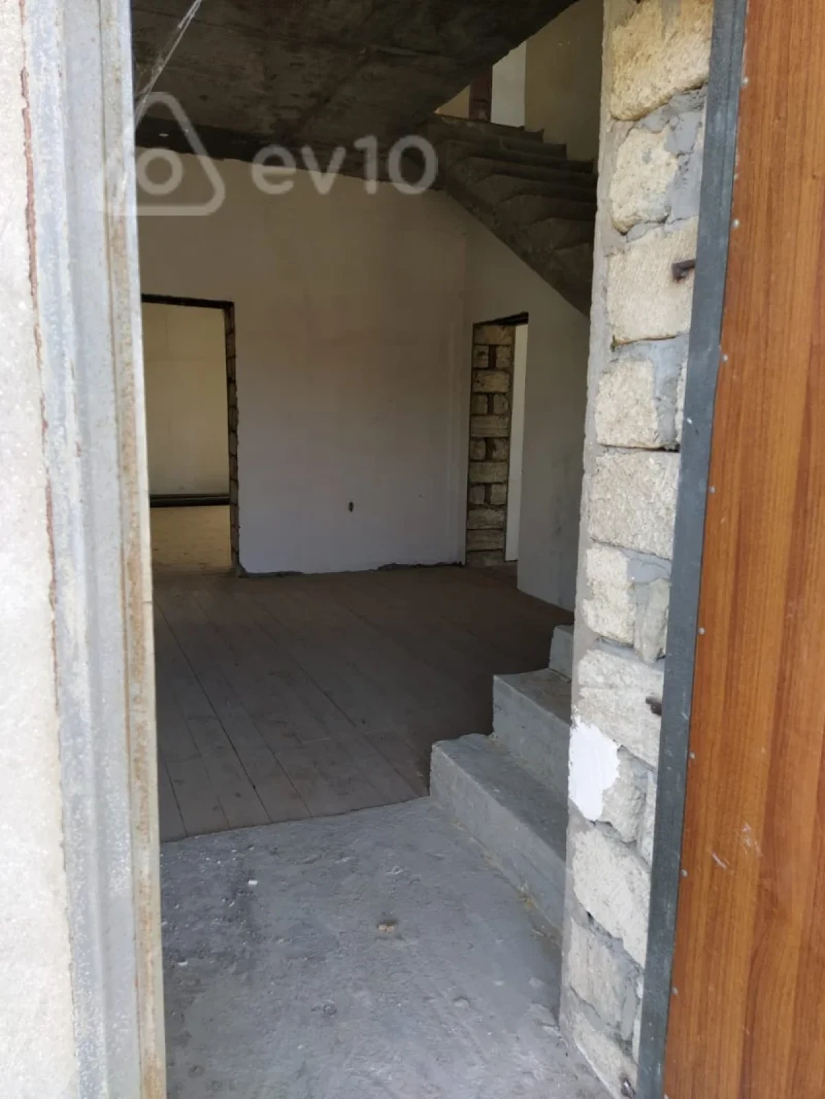 Satılır 7 otaqlı həyət evi 288 m²