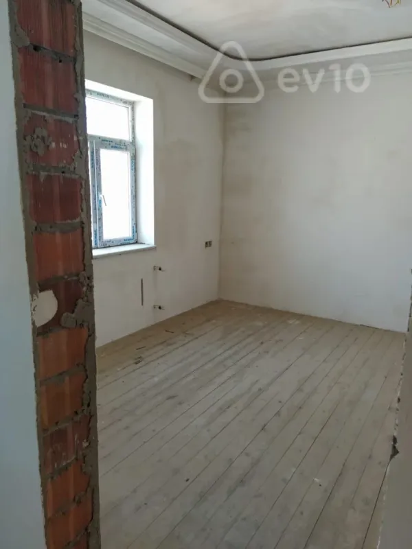 Satılır 7 otaqlı həyət evi 288 m²