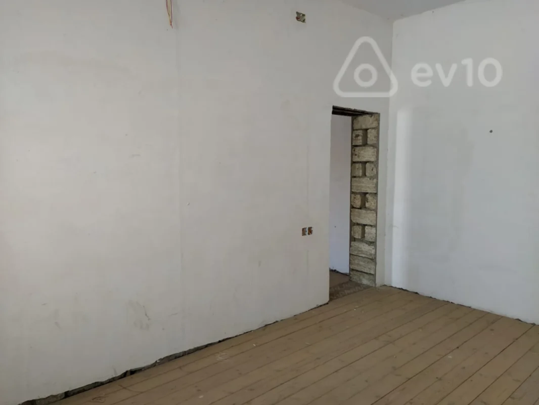 Satılır 7 otaqlı həyət evi 288 m²