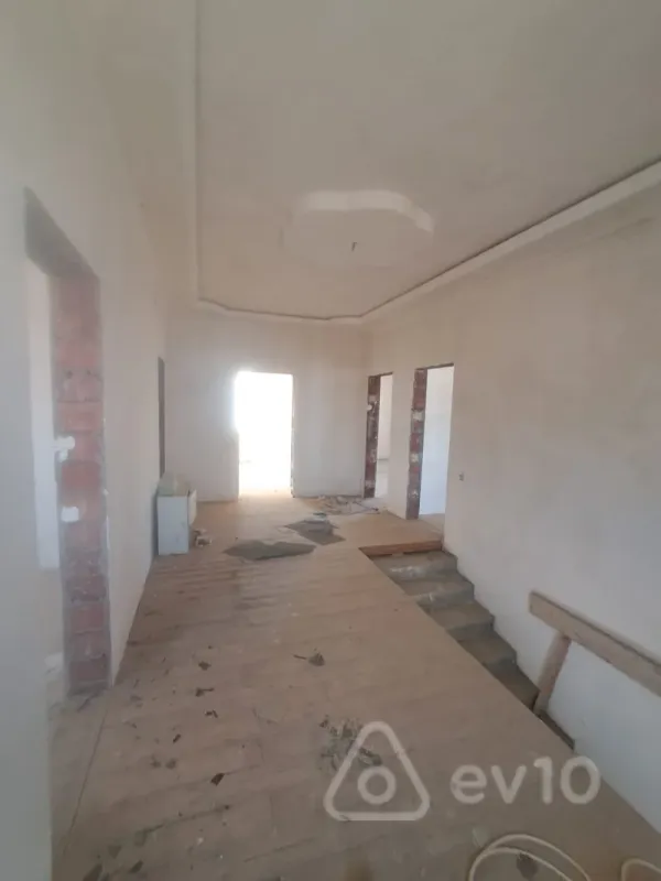 Satılır 7 otaqlı həyət evi 288 m²