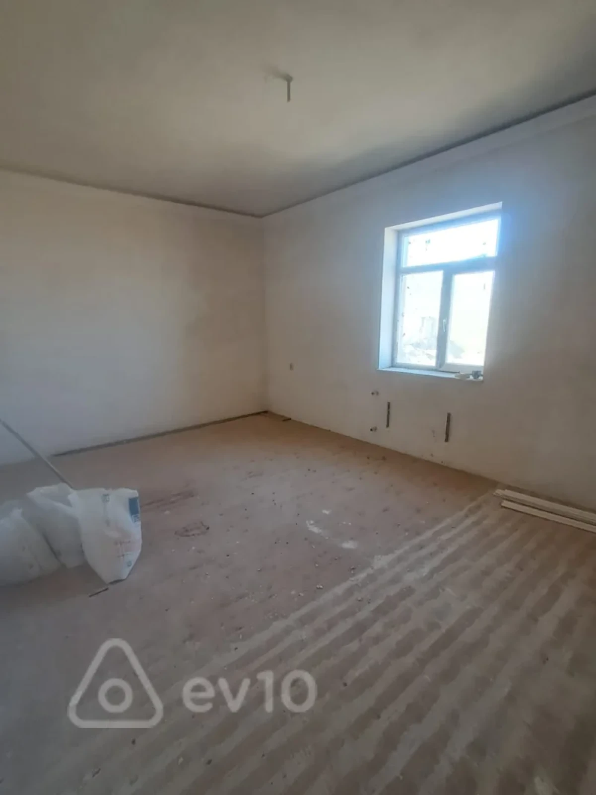 Satılır 7 otaqlı həyət evi 288 m²