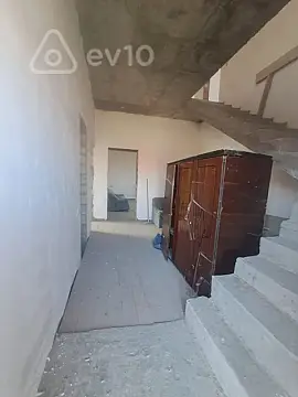 Satılır 7 otaqlı həyət evi 288 m²