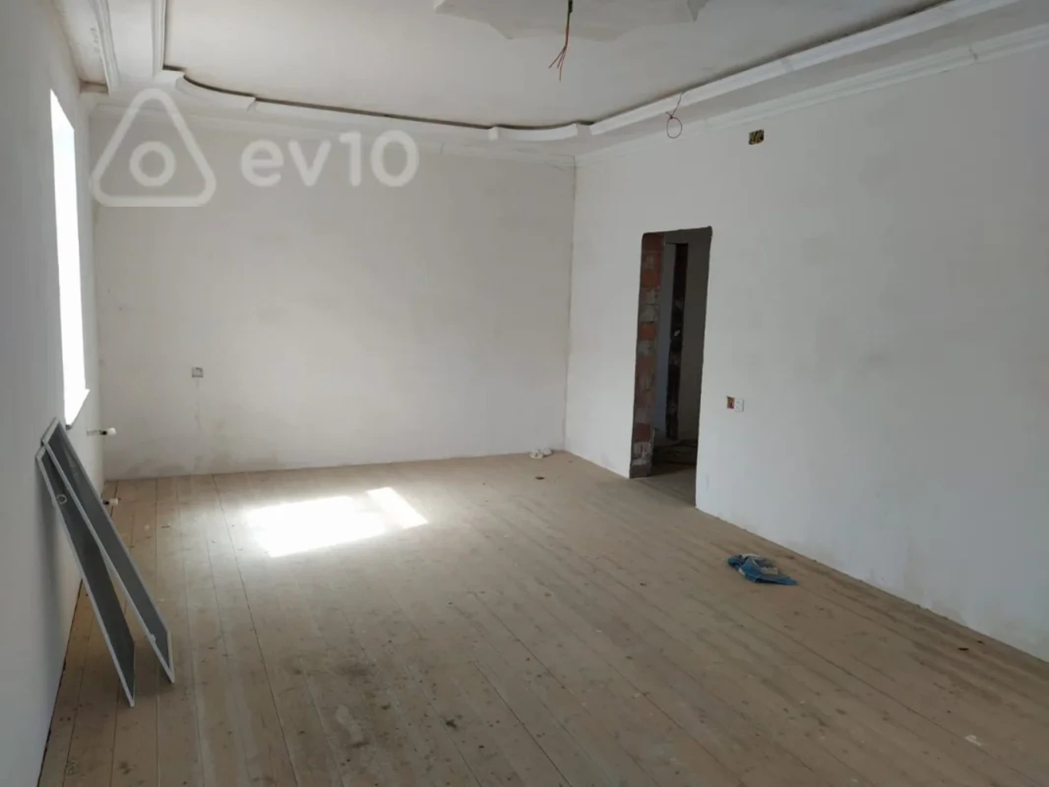 Satılır 7 otaqlı həyət evi 288 m²