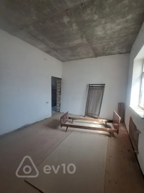 Satılır 7 otaqlı həyət evi 288 m²
