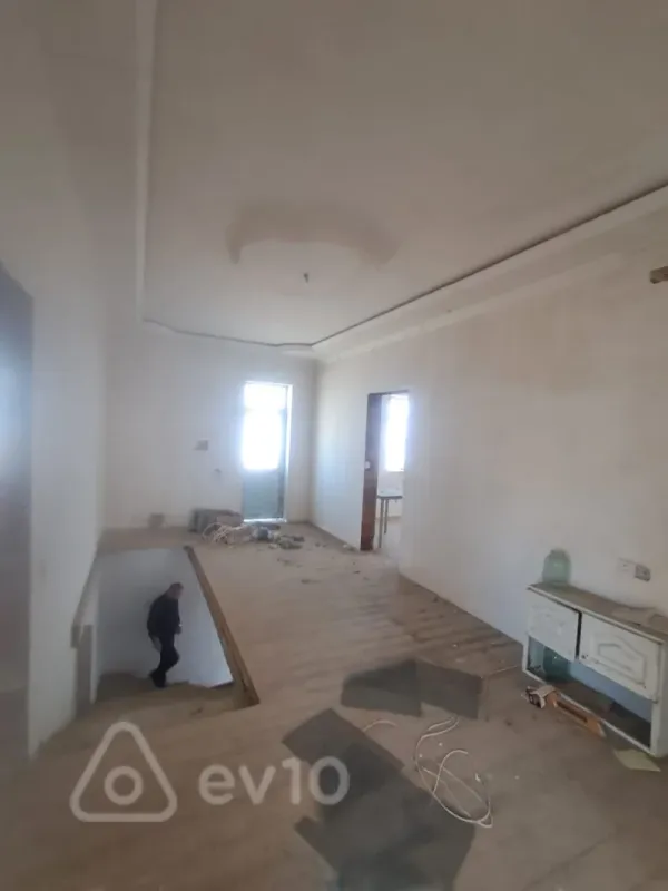 Satılır 7 otaqlı həyət evi 288 m²