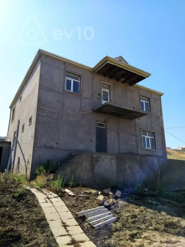 Satılır 7 otaqlı həyət evi 288 m²
