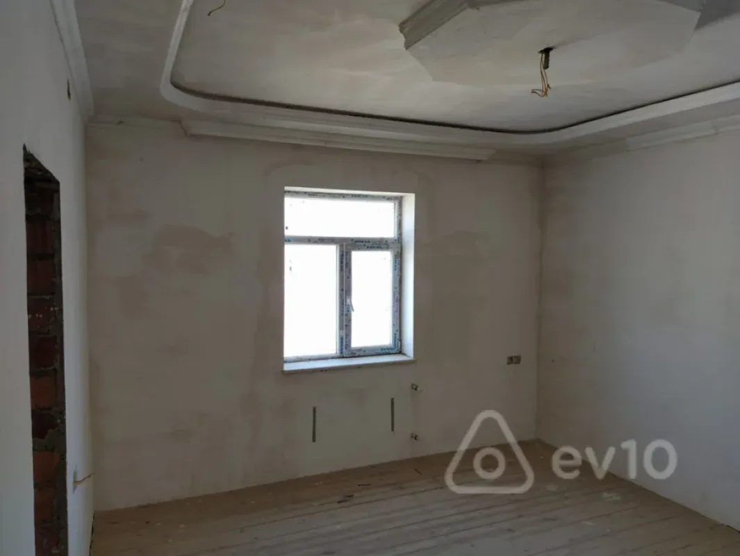 Satılır 7 otaqlı həyət evi 288 m²