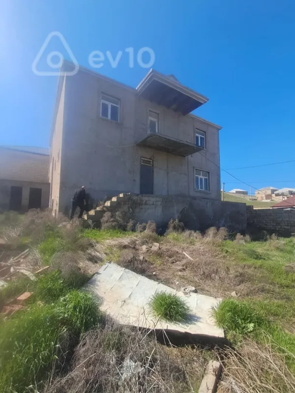 Satılır 7 otaqlı həyət evi 288 m²