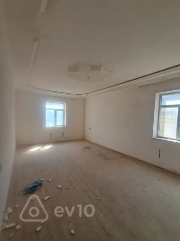 Satılır 7 otaqlı həyət evi 288 m²