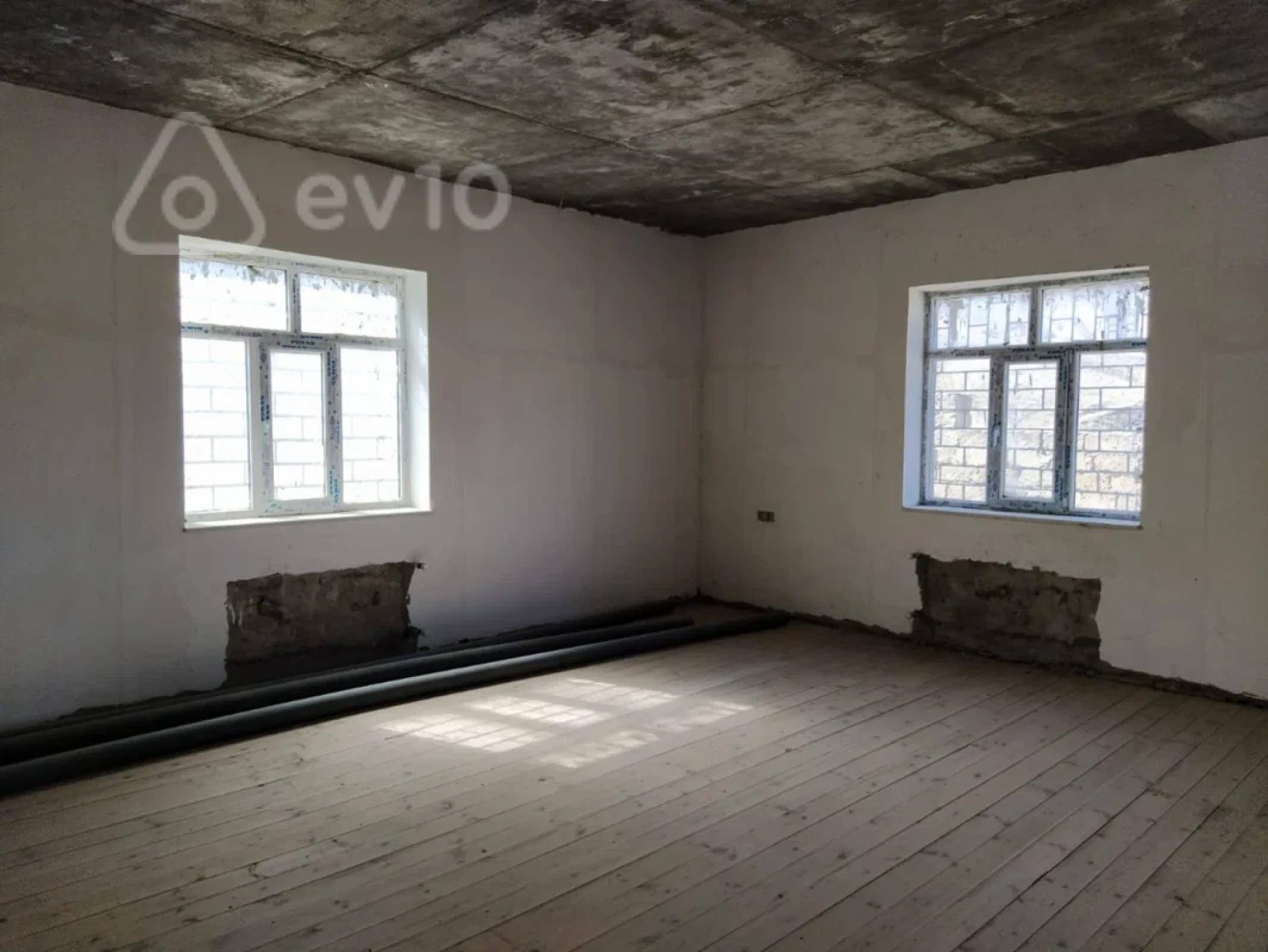 Satılır 7 otaqlı həyət evi 288 m²