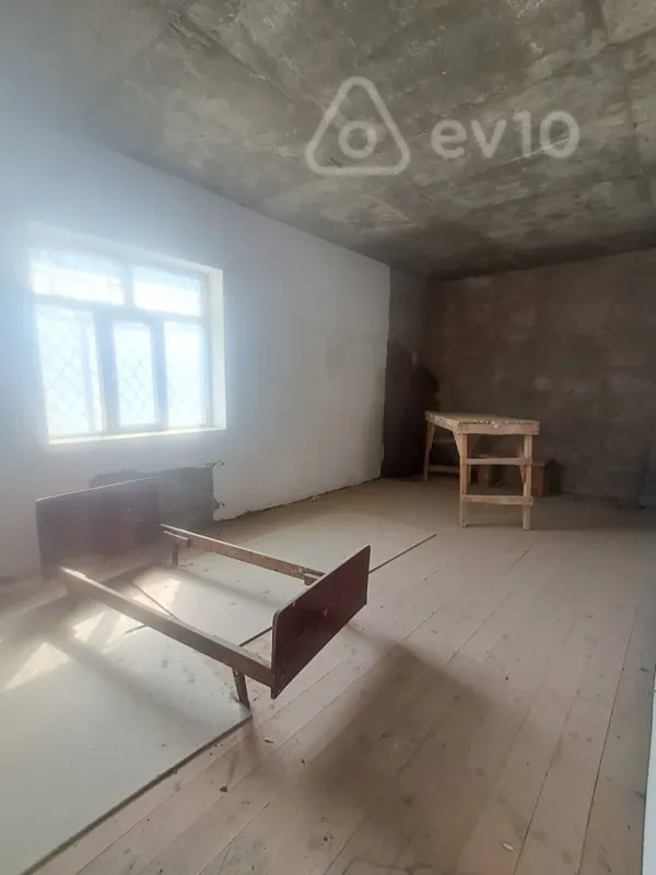 Satılır 7 otaqlı həyət evi 288 m²