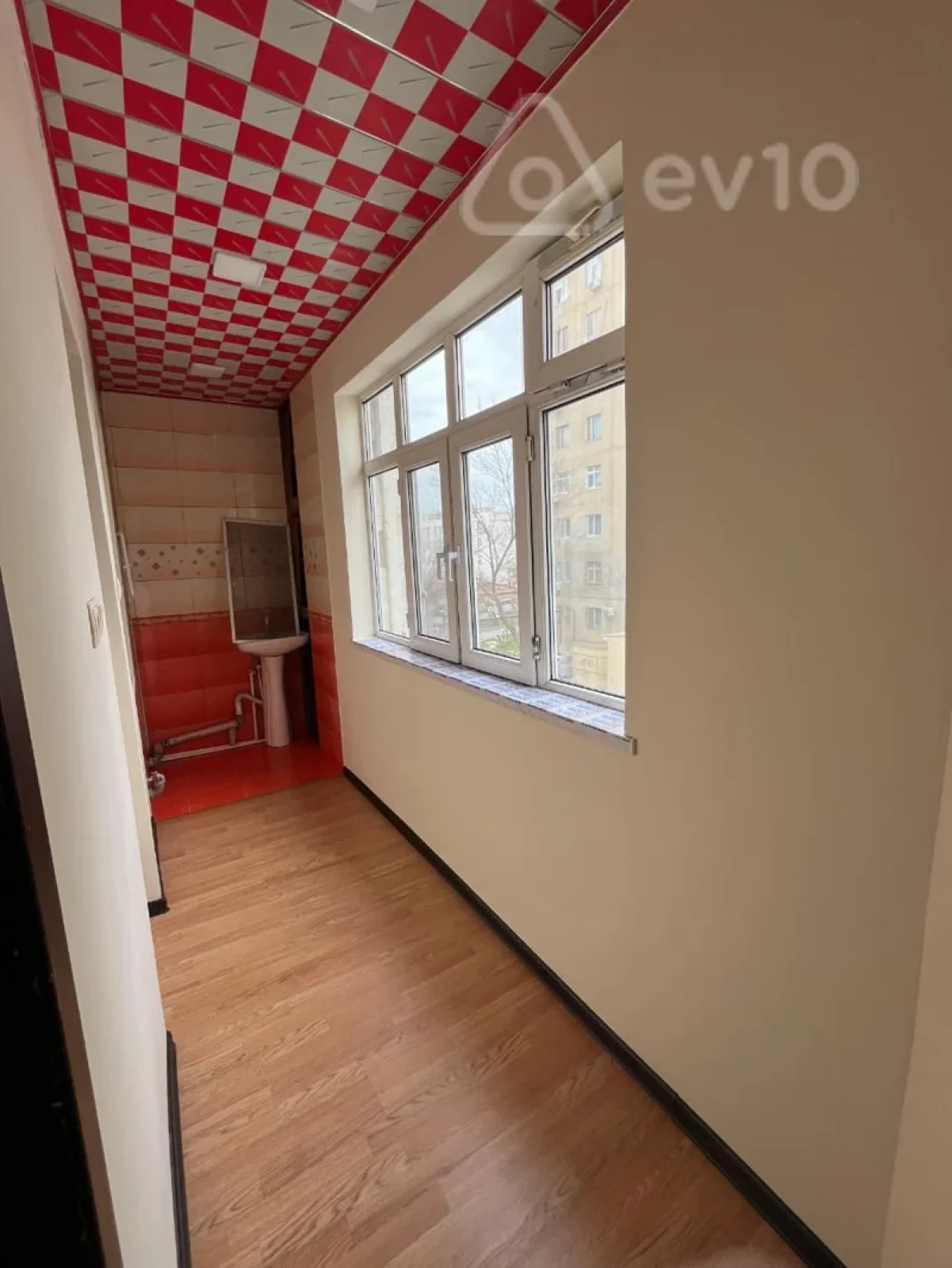 Satılır 2 otaqlı köhnə tikili 40 m²