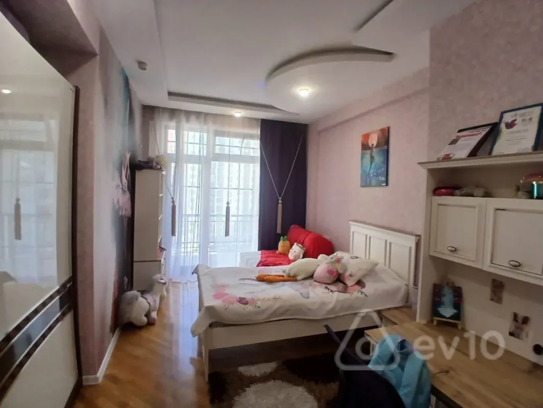 Satılır 4 otaqlı yeni tikili 180 m²