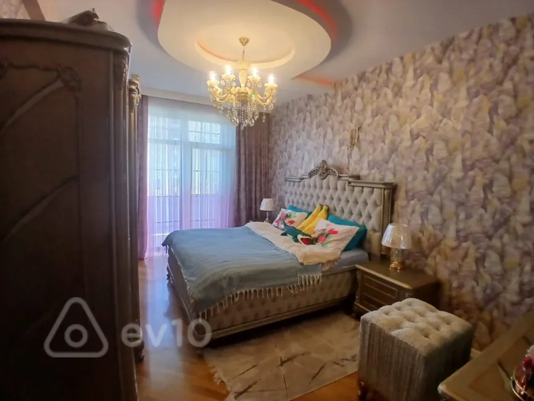 Satılır 4 otaqlı yeni tikili 180 m²