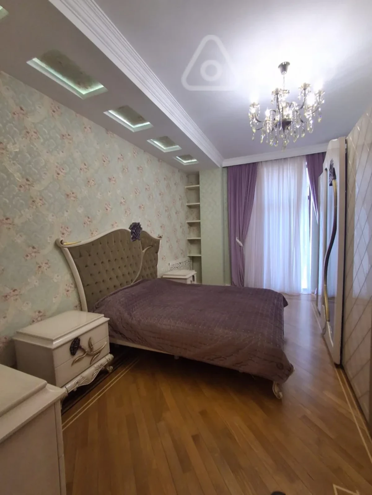 Kirayə verilir 4 otaqlı yeni tikili 220 m²