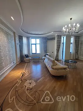 Kirayə verilir 4 otaqlı yeni tikili 220 m²