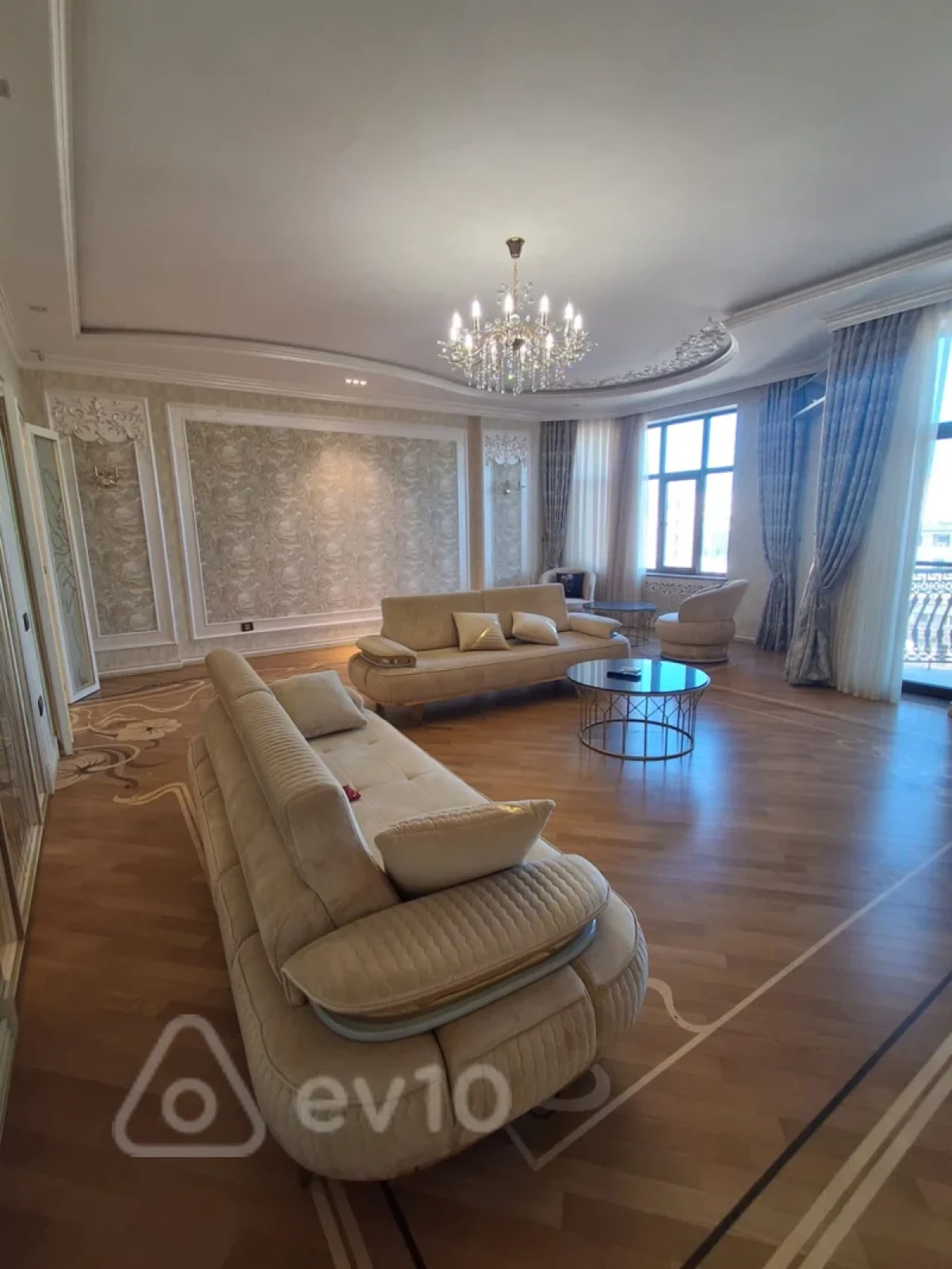 Kirayə verilir 4 otaqlı yeni tikili 220 m²