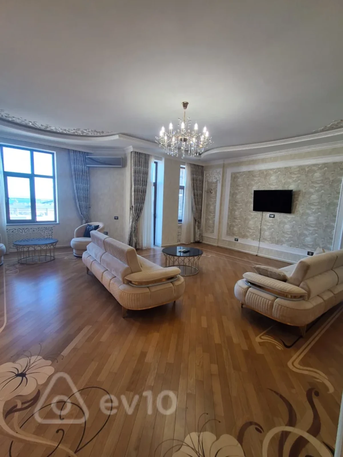 Kirayə verilir 4 otaqlı yeni tikili 220 m²