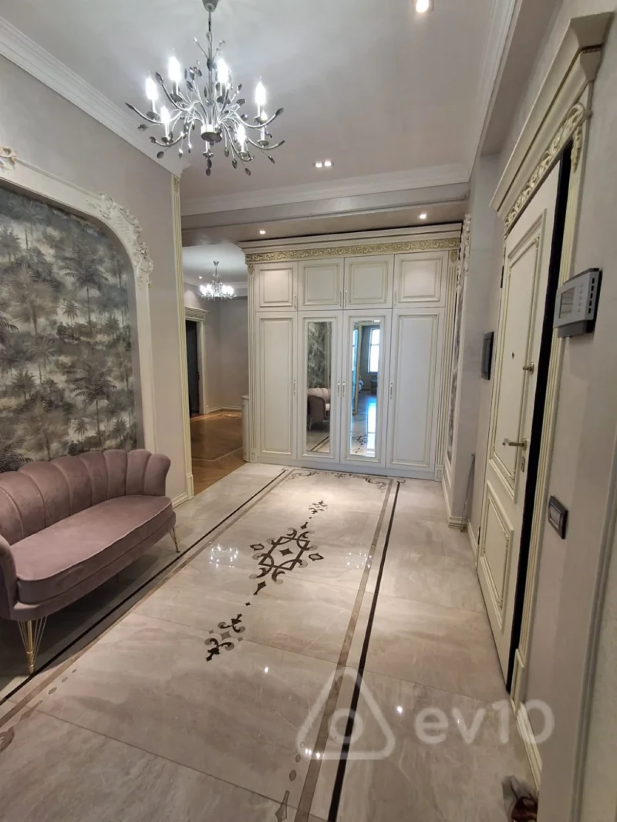 Kirayə verilir 4 otaqlı yeni tikili 220 m²