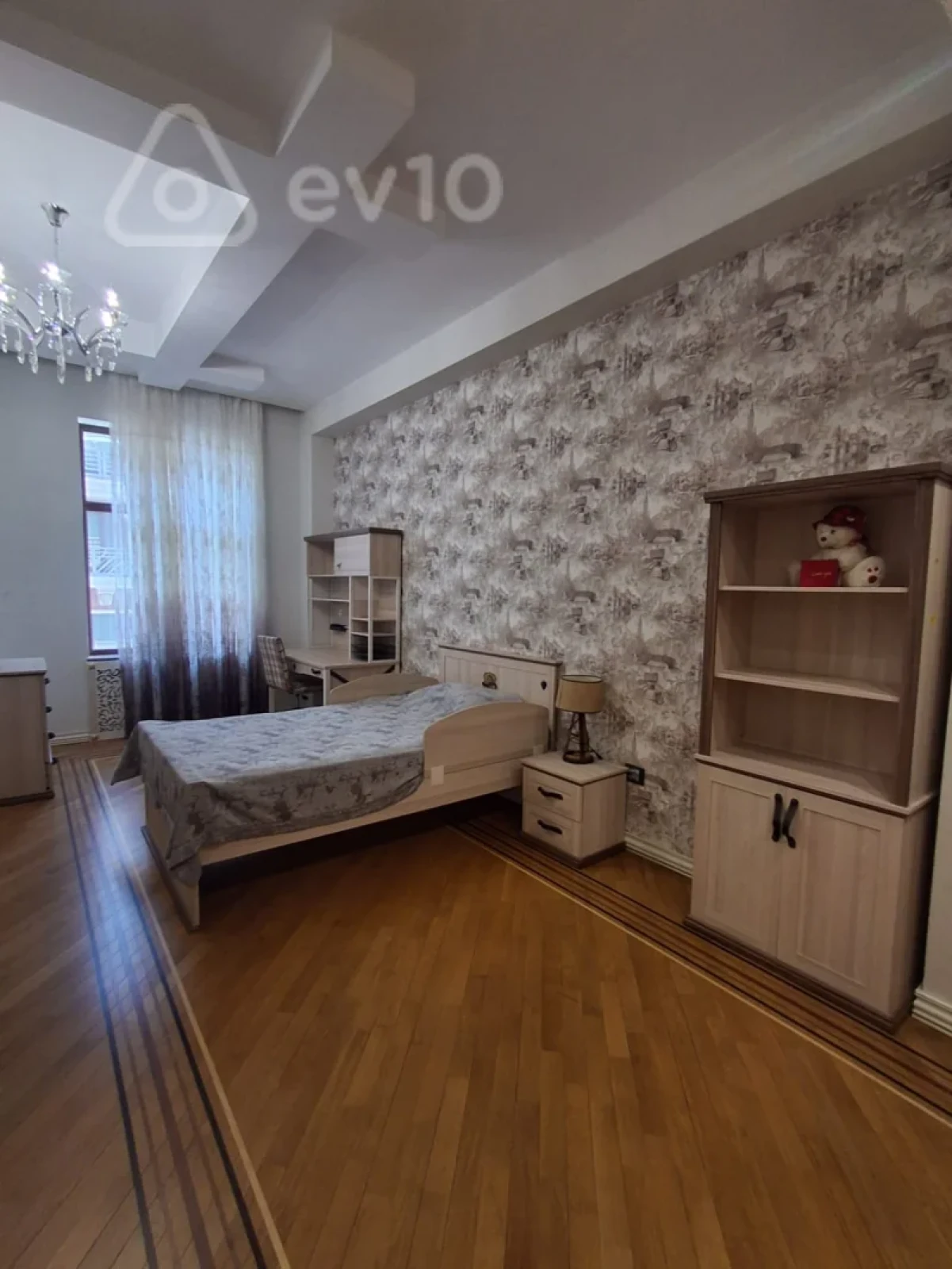 Kirayə verilir 4 otaqlı yeni tikili 220 m²