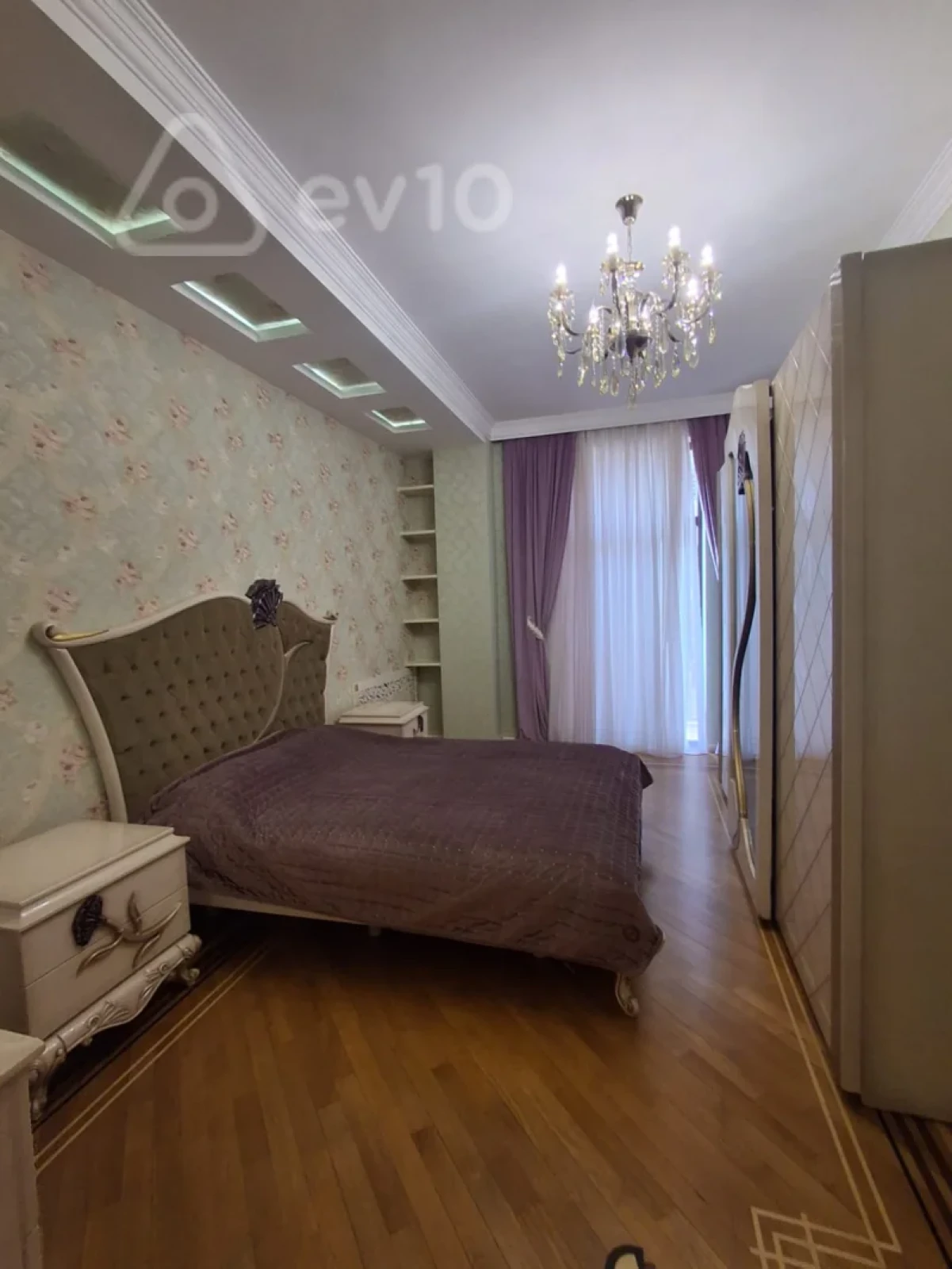 Kirayə verilir 4 otaqlı yeni tikili 220 m²