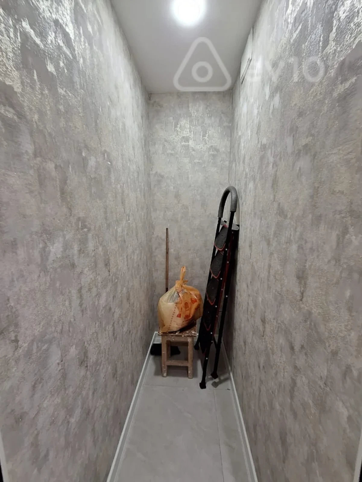 Satılır 2 otaqlı köhnə tikili 75 m²