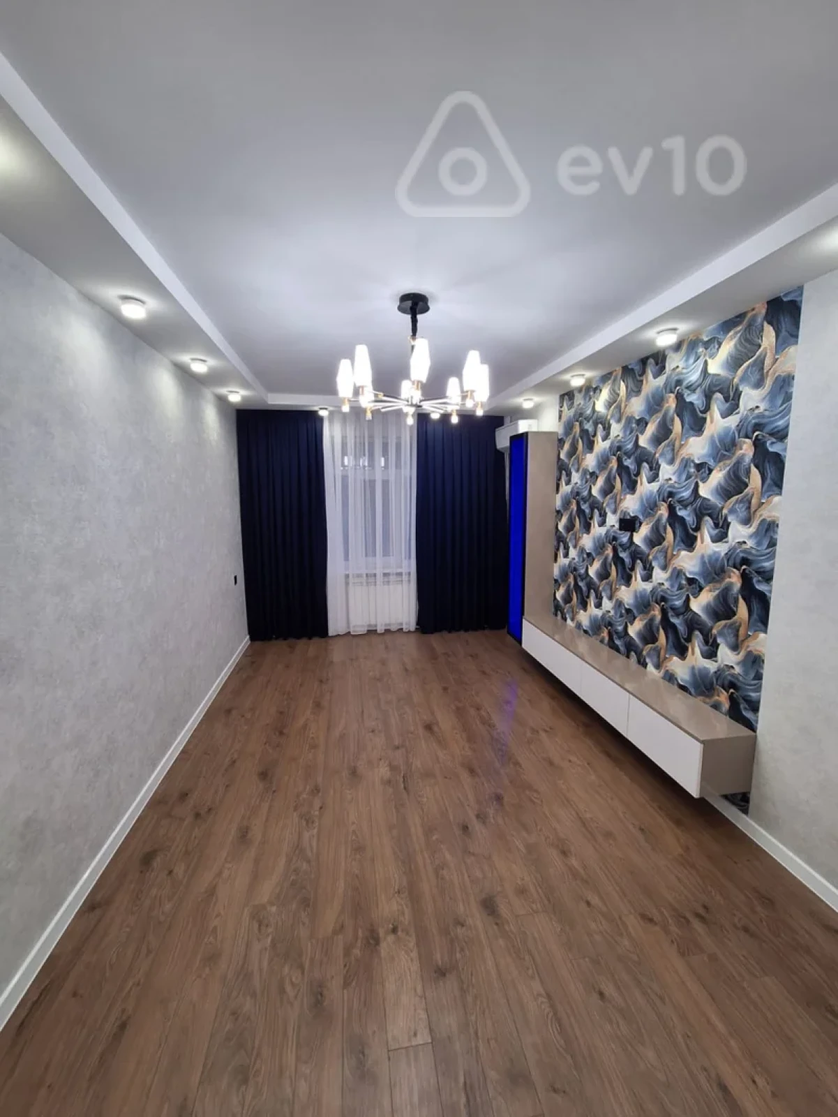 Satılır 2 otaqlı köhnə tikili 75 m²