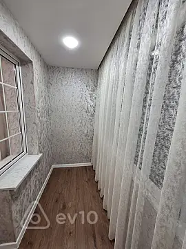 Satılır 2 otaqlı köhnə tikili 75 m²