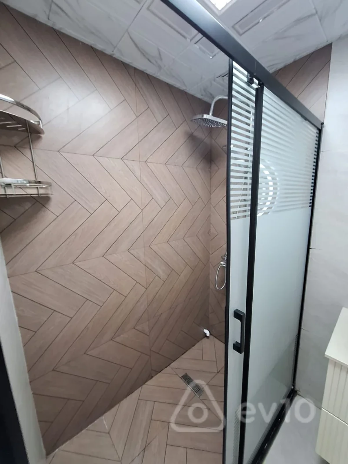 Satılır 2 otaqlı köhnə tikili 75 m²