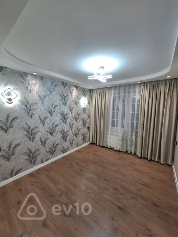 Satılır 2 otaqlı köhnə tikili 75 m²