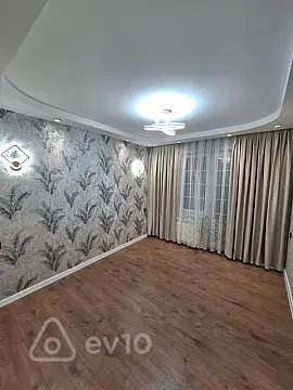 Satılır 2 otaqlı köhnə tikili 75 m²