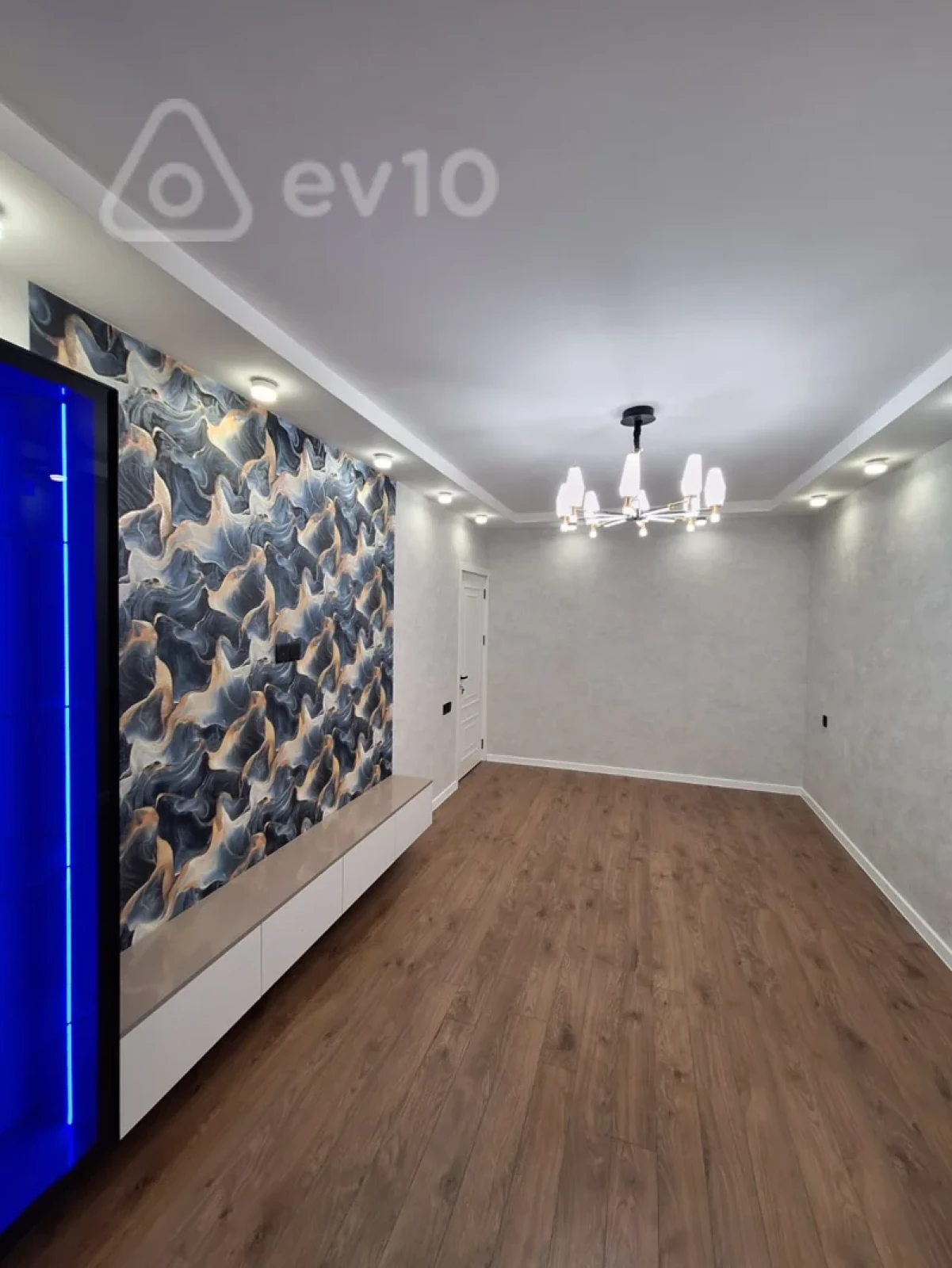 Satılır 2 otaqlı köhnə tikili 75 m²