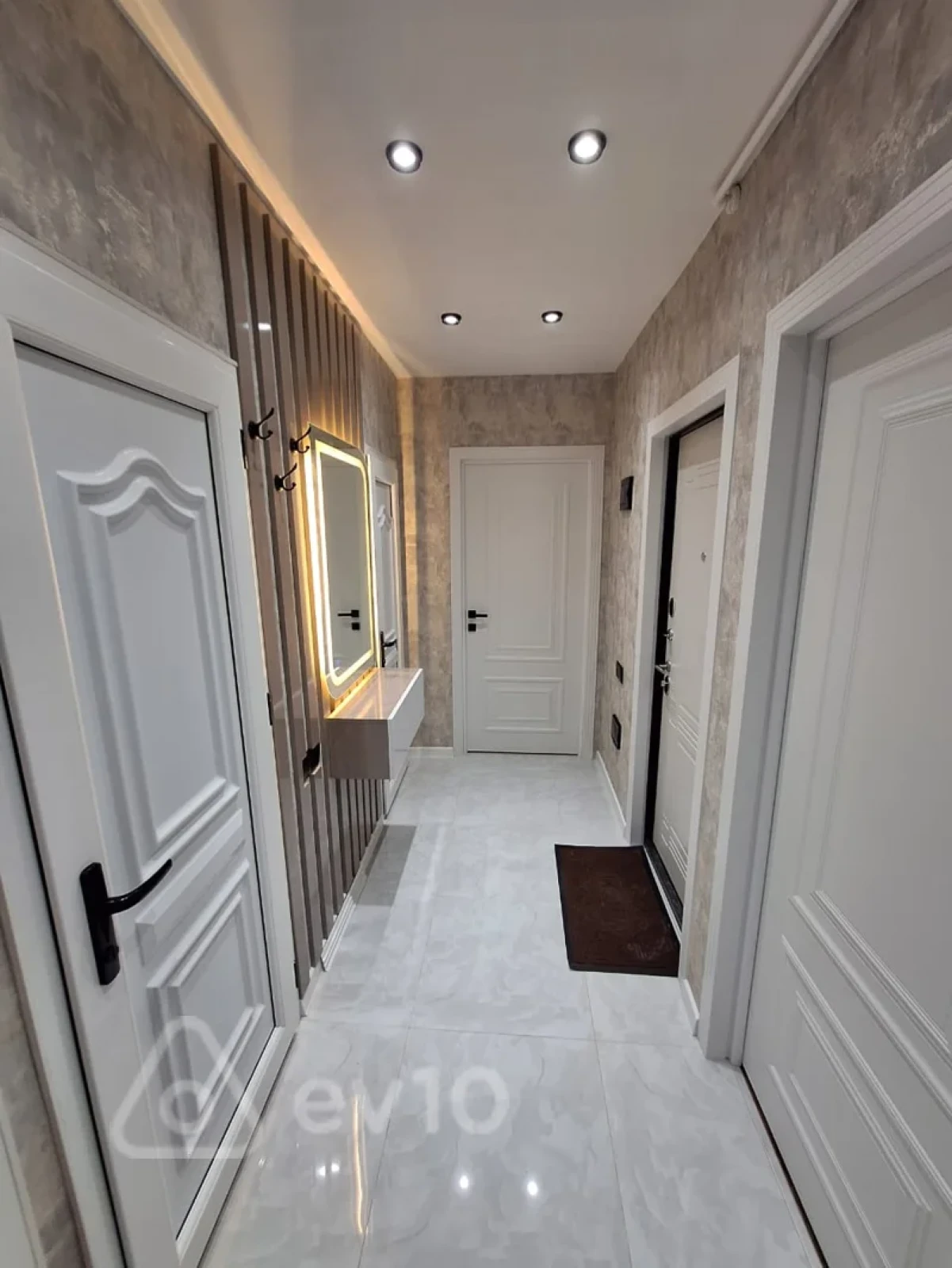 Satılır 2 otaqlı köhnə tikili 75 m²