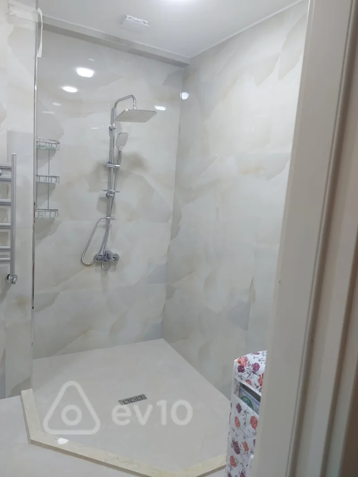 Kirayə verilir 3 otaqlı yeni tikili 130 m²