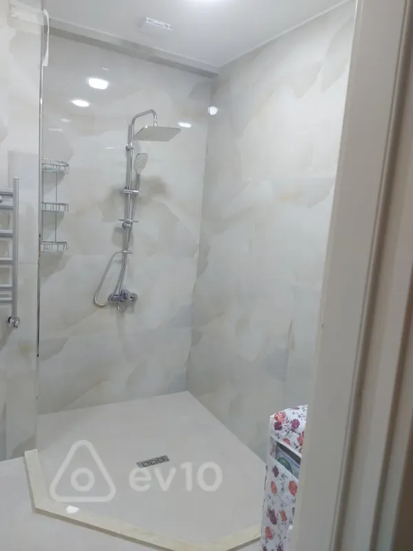 Kirayə verilir 3 otaqlı yeni tikili 130 m²