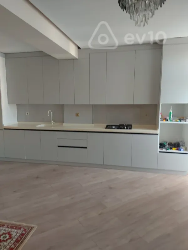 Kirayə verilir 3 otaqlı yeni tikili 130 m²