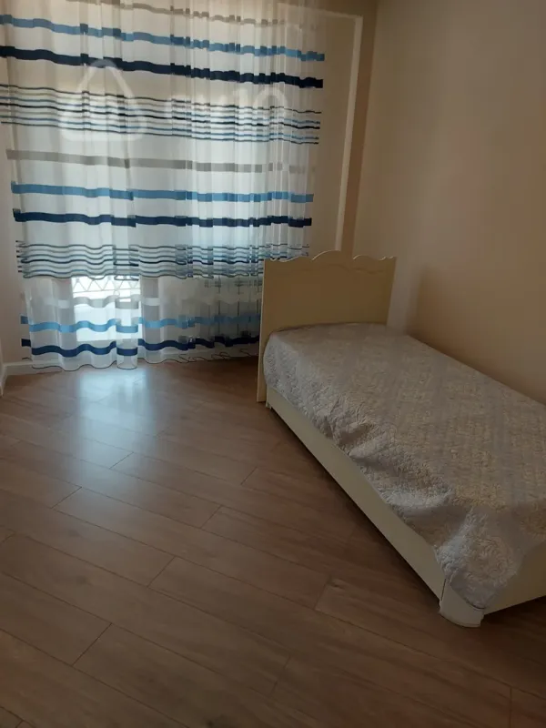 Kirayə verilir 3 otaqlı yeni tikili 130 m²