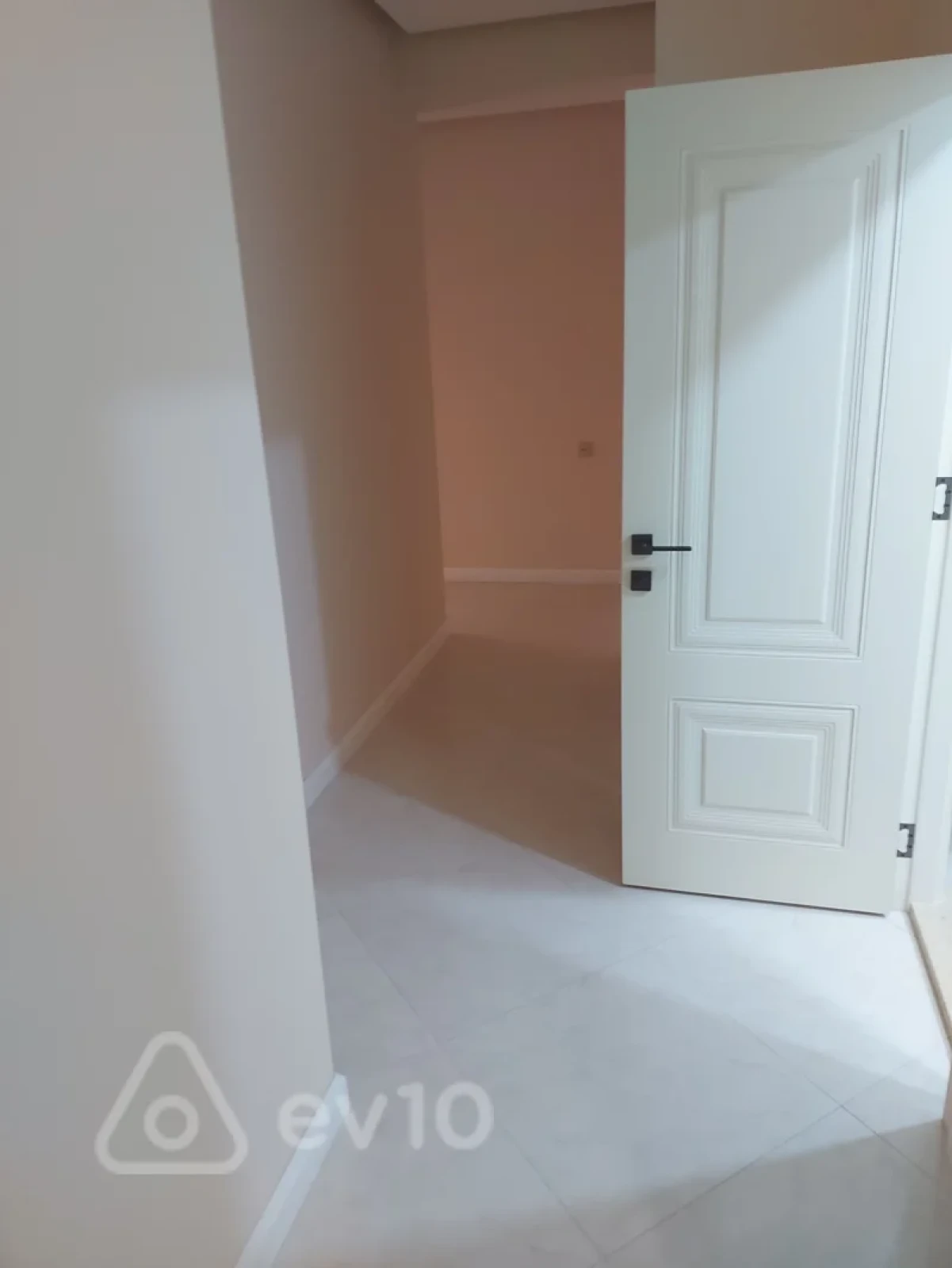 Kirayə verilir 3 otaqlı yeni tikili 130 m²