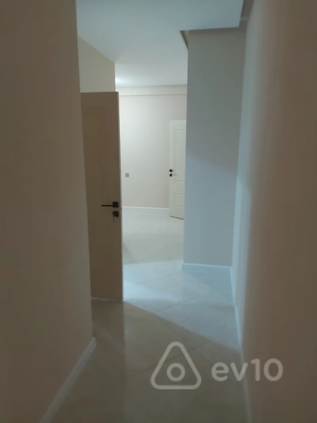 Kirayə verilir 3 otaqlı yeni tikili 130 m²