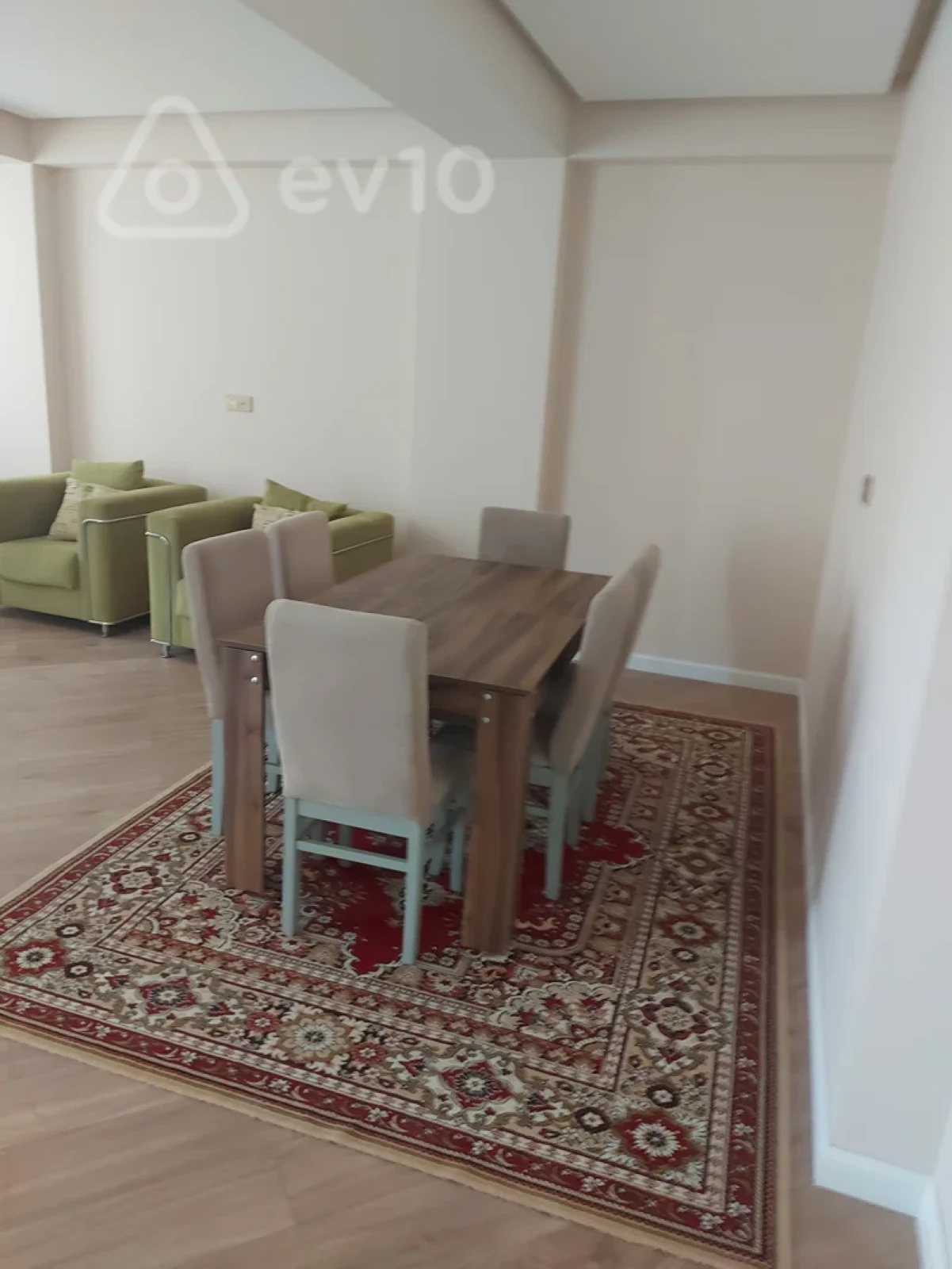 Kirayə verilir 3 otaqlı yeni tikili 130 m²