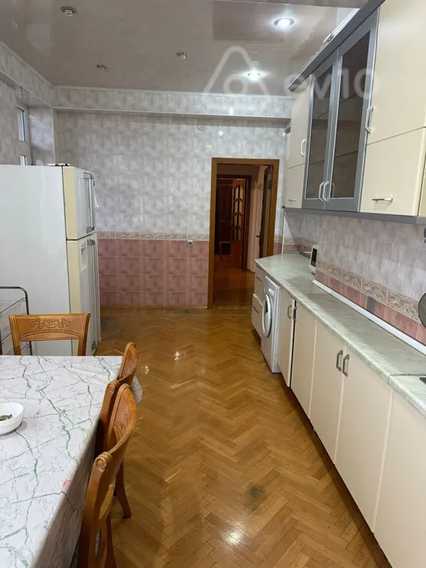 Satılır 3 otaqlı yeni tikili 180 m²