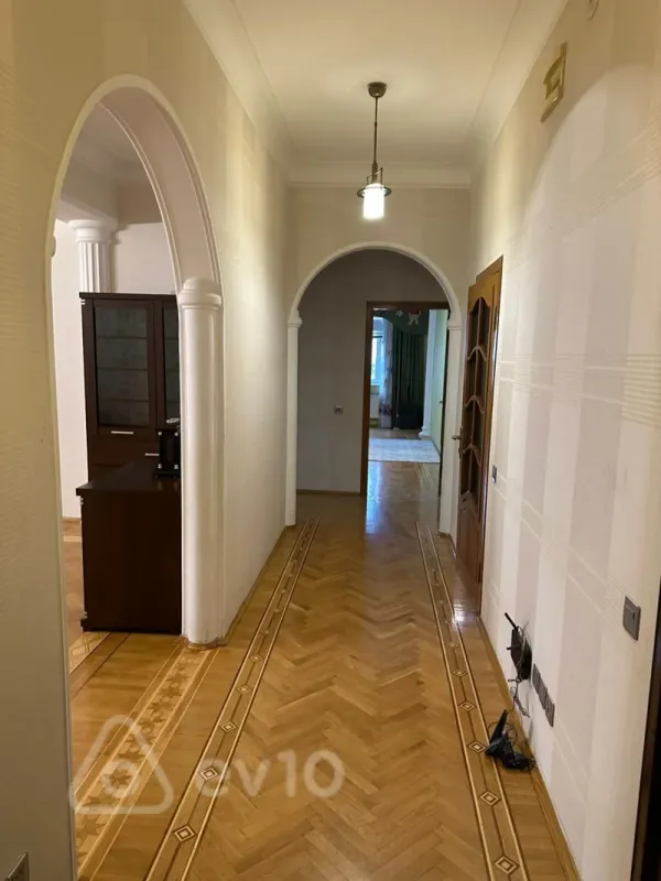 Satılır 3 otaqlı yeni tikili 180 m²