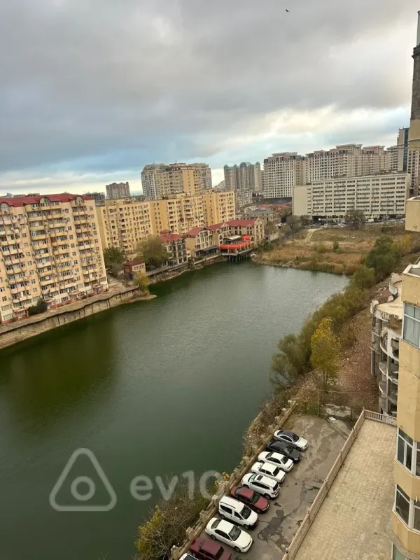 Satılır 3 otaqlı yeni tikili 180 m²