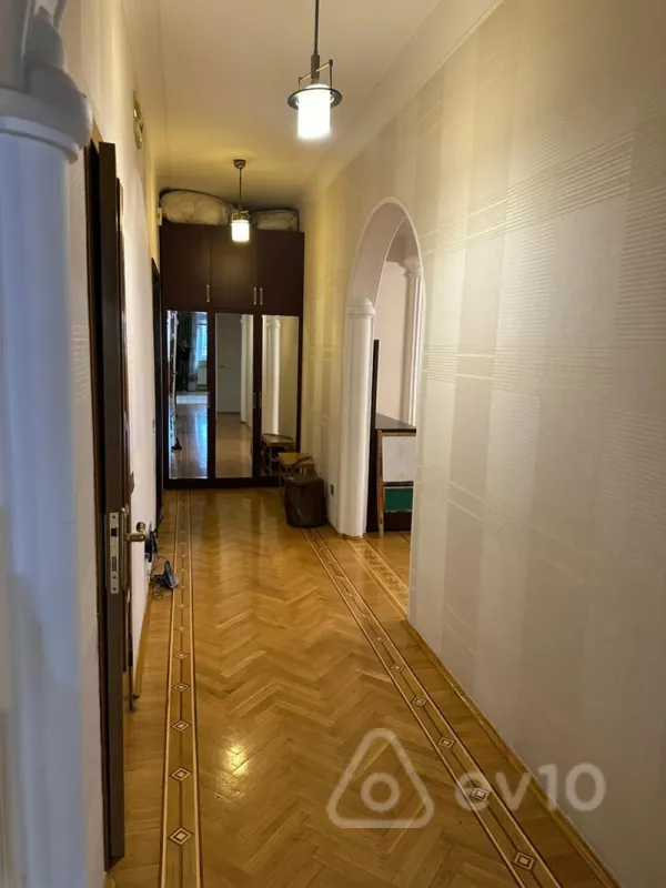 Satılır 3 otaqlı yeni tikili 180 m²