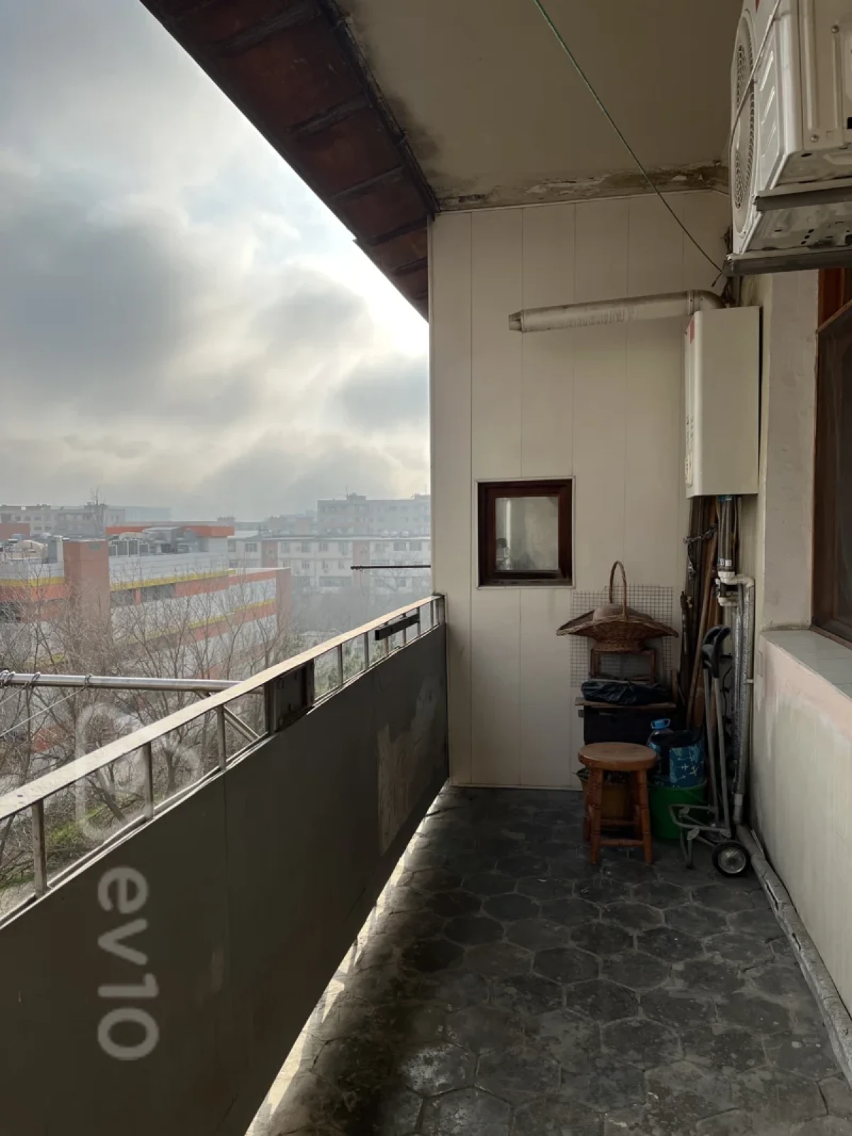 Satılır 2 otaqlı köhnə tikili 60 m²