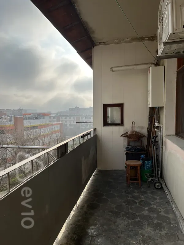 Satılır 2 otaqlı köhnə tikili 60 m²