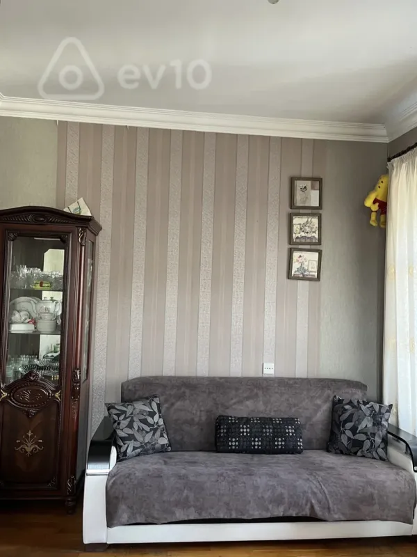 Satılır 2 otaqlı köhnə tikili 60 m²