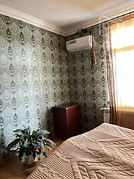 Satılır 2 otaqlı köhnə tikili 60 m²