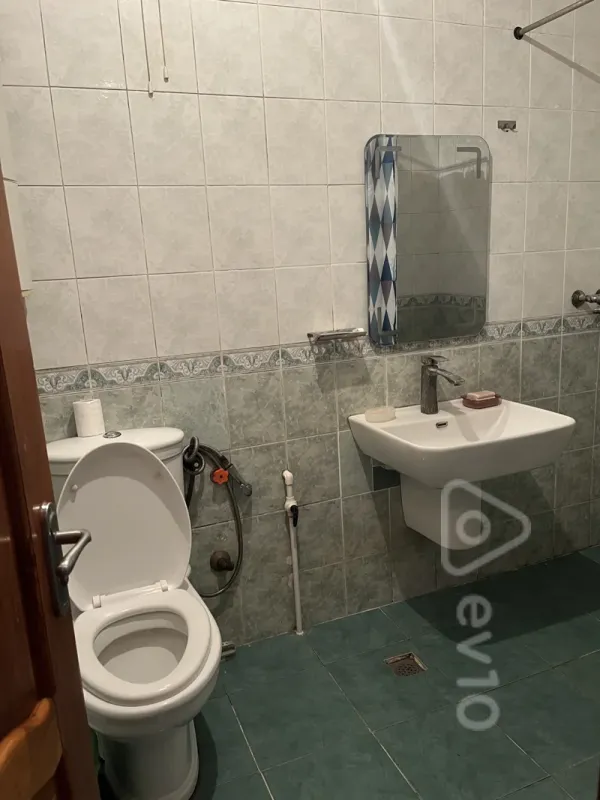 Satılır 2 otaqlı köhnə tikili 60 m²