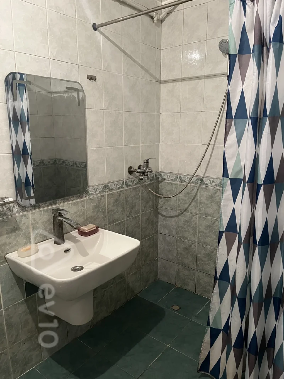 Satılır 2 otaqlı köhnə tikili 60 m²
